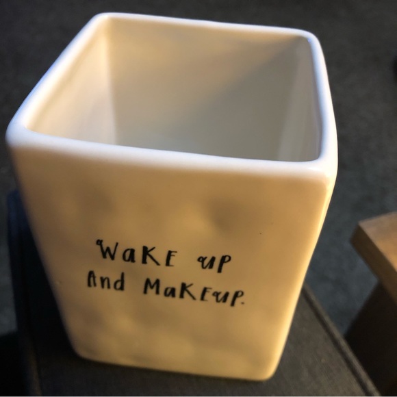 Rae Dunn Makeup brush holder - Picture 4 of 7